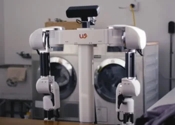 JAV pristatė robotą, kuris per sekundes surenka išmėtytus drabužius