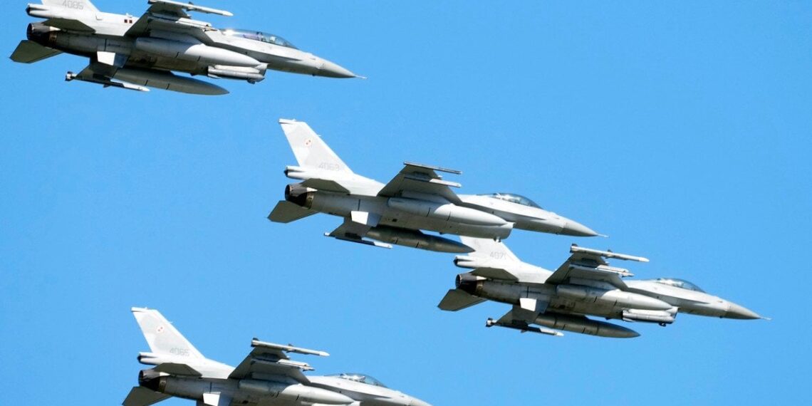 Didelė JAV karinė rokiruotė: šimtai orlaivių perkelti arčiau Irano