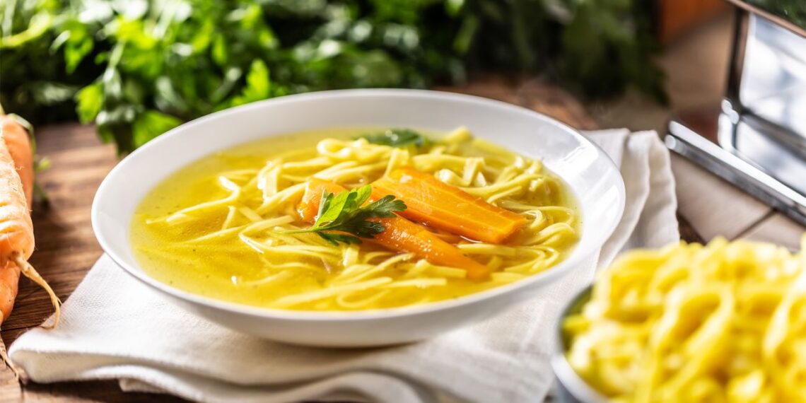 Kaip išvirti sodrų sultinį: dvi dažnos klaidos, dėl kurių jis praranda skonį