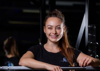 „Kaip mamai po darbo ir apsipirkimo dar valandą sportuoti?“ Trenerė atskleidžia tikrąją priežastį