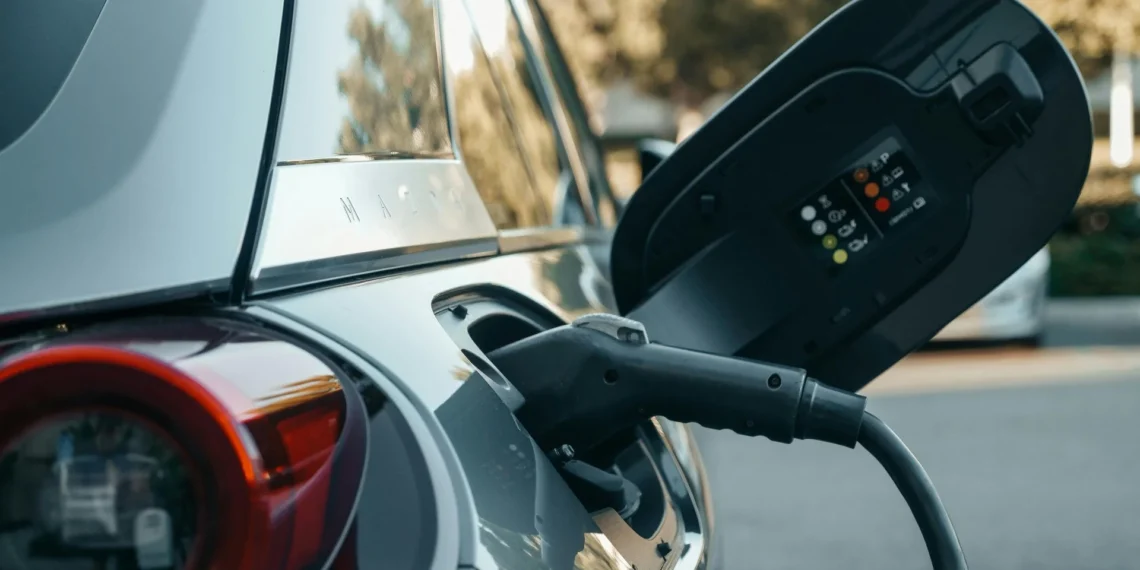 Kaip nesugadinti elektromobilio baterijos: 5 dažniausios įkrovimo klaidos