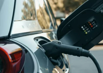 Kaip nesugadinti elektromobilio baterijos: 5 dažniausios įkrovimo klaidos