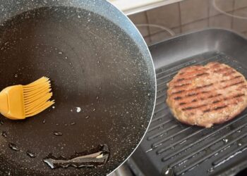 Kodėl kepant rūksta keptuvė? Sprendimas paprastesnis, nei manėte