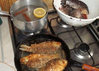 Paprasta priemonė, padedanti sumažinti žuvies kvapą virtuvėje
