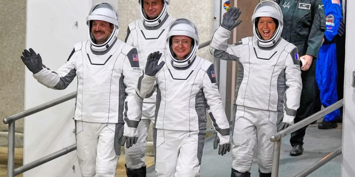 Keturi astronautai pasiekė TKS – tai, kas jų laukia orbitoje, pribloškė net ekspertus