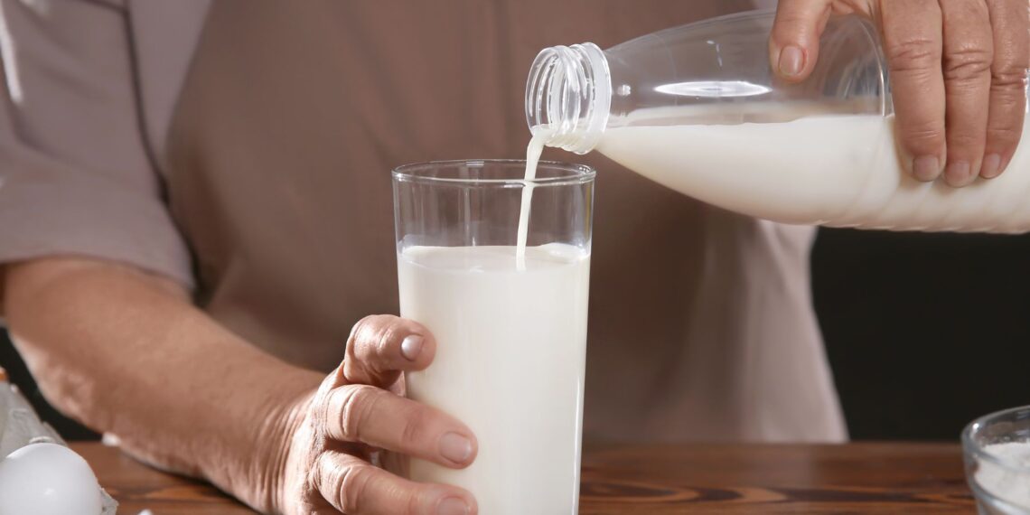 Kiek pieno kasdien reikia senjorams? Profesorius įvardijo rekomenduojamą kiekį