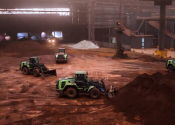 127 tonas keliantis elektrinis milžinas gali pakeisti sunkiosios technikos rinką