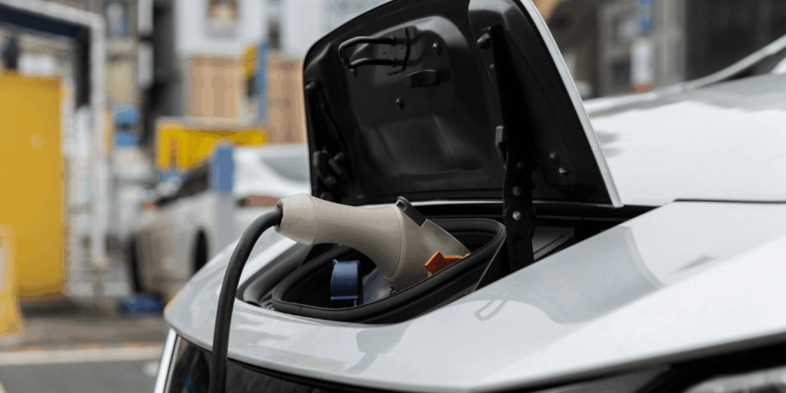 Kinija pristatė revoliucinę elektromobilių bateriją: veikia net arktiniame šaltyje