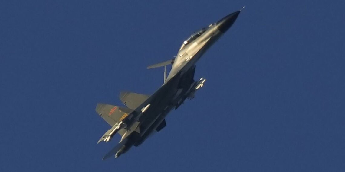 Įtampa aplink Taivaną auga: Kinijos naikintuvų manevrai priartėjo prie konflikto ribos