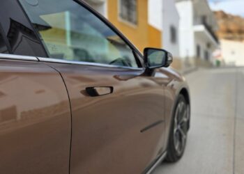 Kinija uždraudžia iššokančias automobilių durelių rankenas: ar šiam madingam aksesuaris atėjo galas?