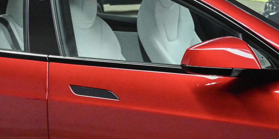 Kinija keičia automobilių dizaino taisykles: paslėptos durelių rankenėlės bus uždraustos