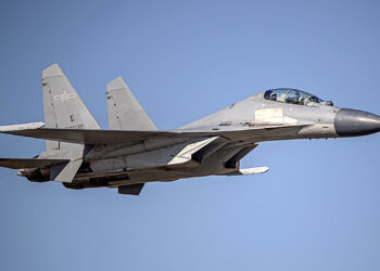 Įtempta akimirka ore: Kinija teigia 800 metrų atstumu užfiksavusi „stealth“ naikintuvą