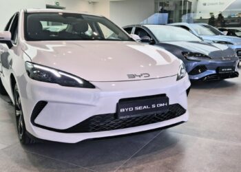 Kinų automobilių gigantui blogos žinios: BYD griūva, pardavimai krenta, gamyba stabdoma