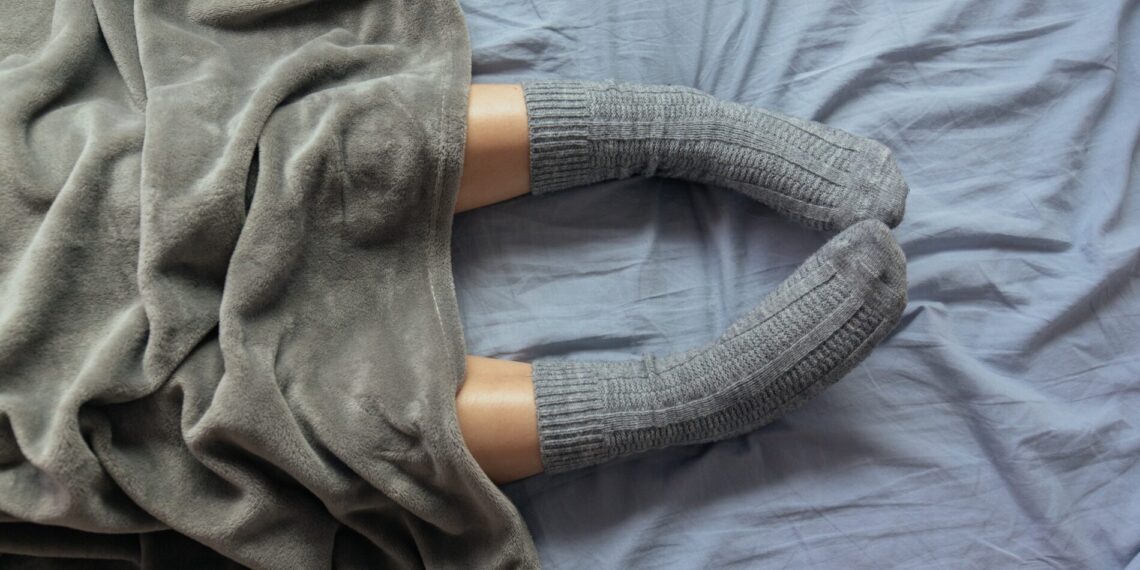 Kodėl negalima miegoti kojomis į duris: sena taisyklė, kurios daugelis vis dar nepaiso