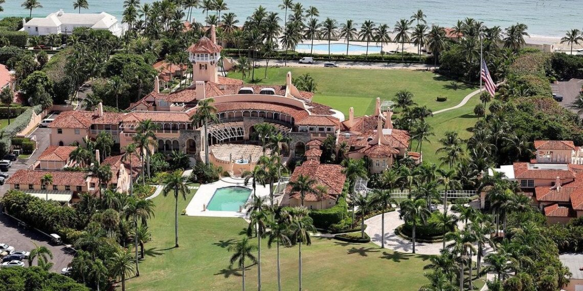 Incidentas Mar-a-Lago rezidencijoje: ginkluotas jaunuolis veržėsi į Trumpo valdą, įvykis baigėsi mirtimi