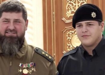 Kremliuje panika? Po Kadyrovo sūnaus „avarijos“ keisti DI vaizdai ir mįslinga tyla