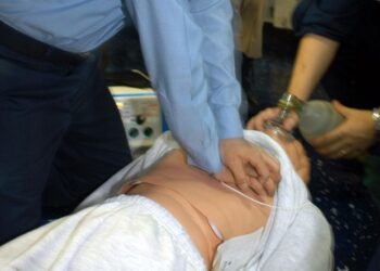 Apklausa parodė: klaidingi įsitikinimai apie gaivinimą be įpūtimų gali kainuoti gyvybes