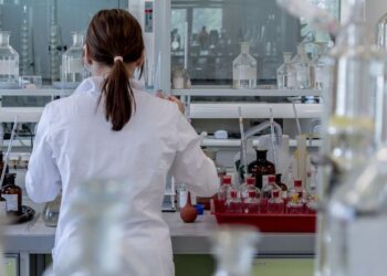 Mokslininkai žengė svarbų žingsnį: laboratorijoje sukurta nugaros smegenų struktūra