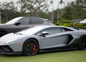 Elektromobilių ambicijos pristabdytos: „Lamborghini“ reaguoja į silpnėjančią paklausą