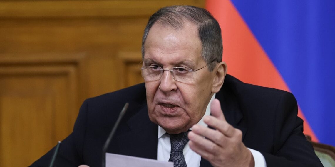 Lavrovas pratrūko: grasina „ didžiuliu karu“ Europai, verkia dėl sankcijų ir kaltina Vakarus