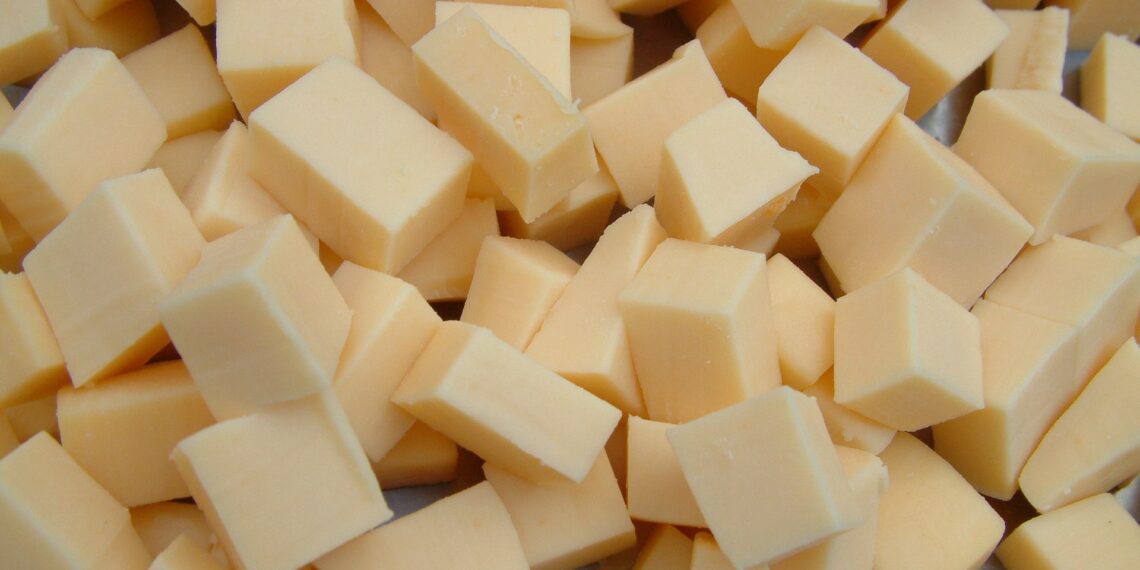 Baltas ar geltonas sūris? Skirtumai gali nustebinti net ir sveikai besimaitinančius