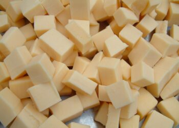 Baltas ar geltonas sūris? Skirtumai gali nustebinti net ir sveikai besimaitinančius