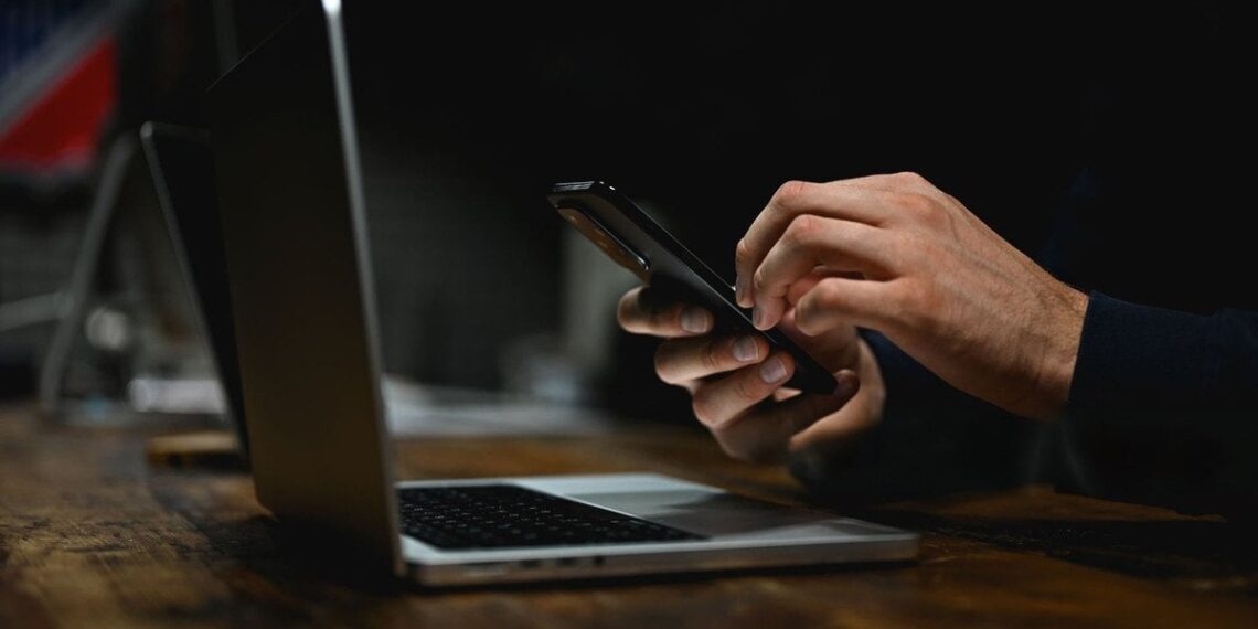 Lenkas po kruvino Rusijos smūgio traukiniui parašė „šlovė Rusijai“ ir už tai skaudžiai sumokėjo