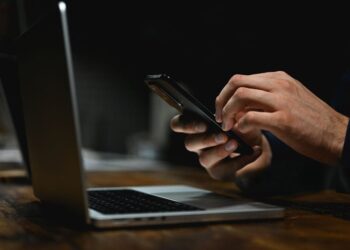 Lenkas po kruvino Rusijos smūgio traukiniui parašė „šlovė Rusijai“ ir už tai skaudžiai sumokėjo