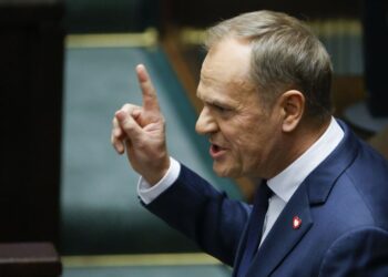 Lenkijos politinė scena kaista: Tuskas sulaukė papeikimo dėl aštrios replikos