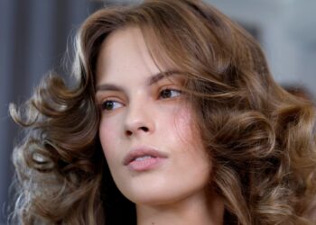 Korėjietiška „root perm“: natūrali apimtis plaukams be kasdienio formavimo