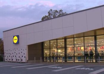 „Lidl“ darbuotojams – geros žinios: paskelbtos naujos algos, paaiškėjo kasininkų atlyginimai