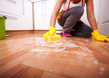 Linoleumas prarado blizgesį? Paprastas būdas, kaip atgauti spindesį vos per 10 minučių