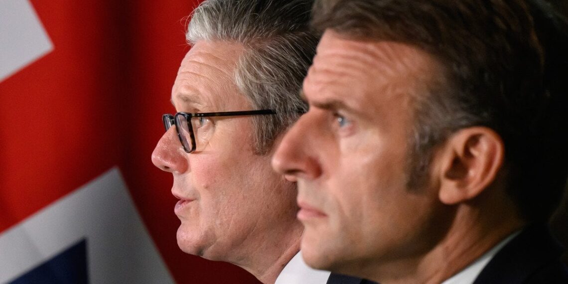 Makronas ir Starmeris telkia 35 šalis: ruošiamas naujas žingsnis dėl Ukrainos