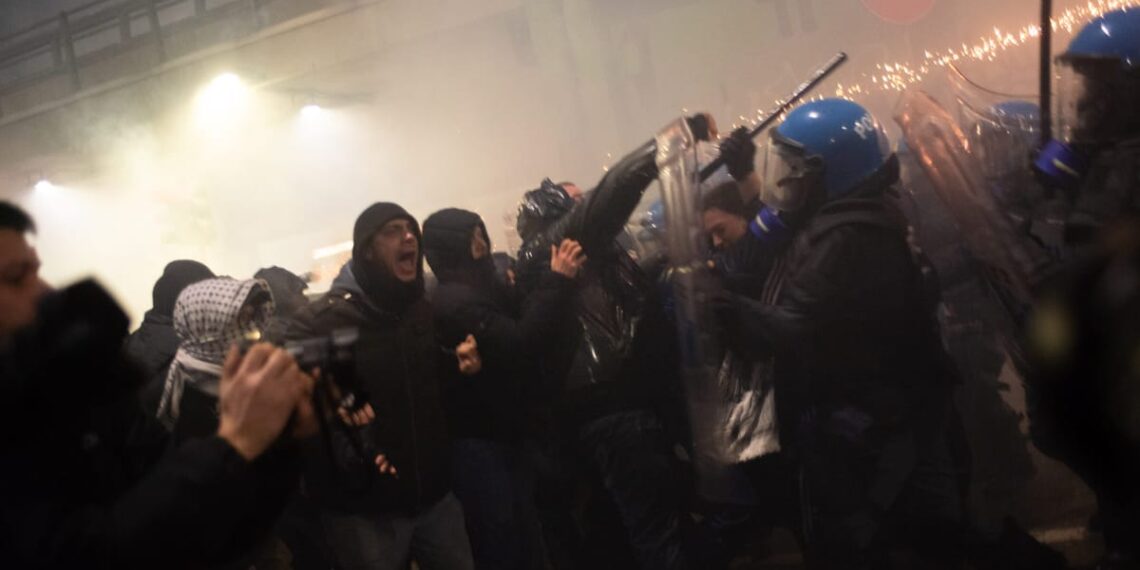 Meloni įsiuto: dėl traukinių sabotažo ir piketų prieš olimpiadą kaltina „Italijos priešus“