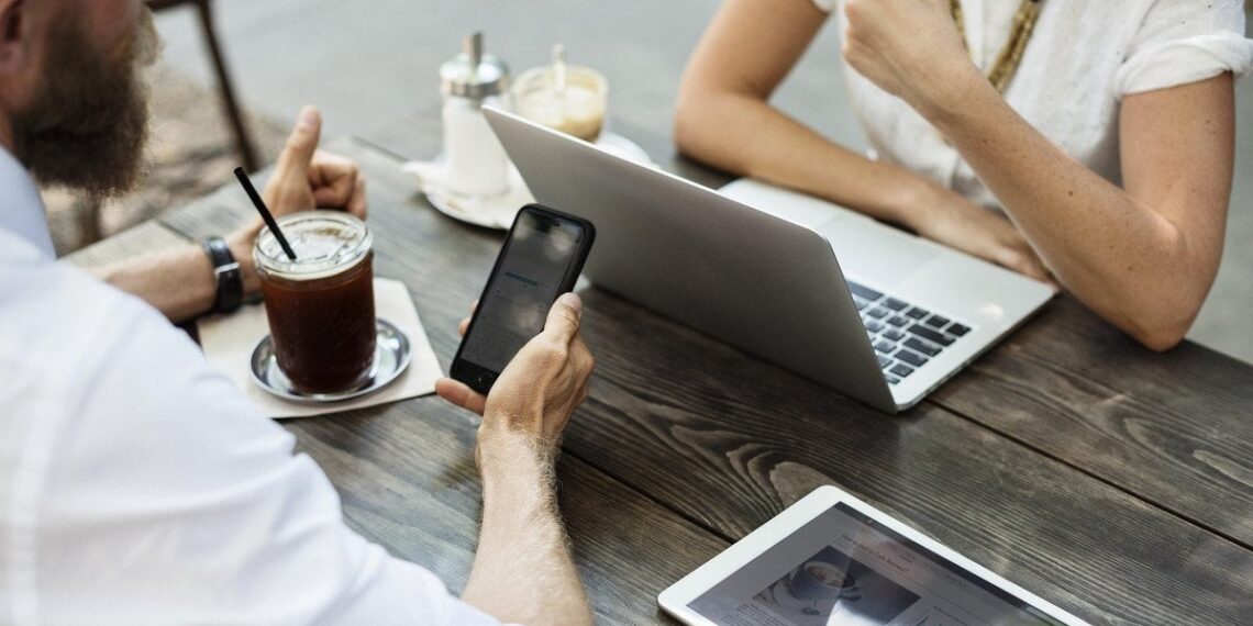 „Microsoft“ atskleidė planą: kaip per sekundę atpažinti klastotą dirbtinio intelekto turinį