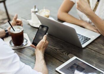 „Microsoft“ atskleidė planą: kaip per sekundę atpažinti klastotą dirbtinio intelekto turinį