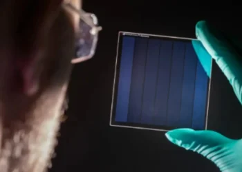 Diskams gresia pabaiga? „Microsoft“ sukūrė stiklą, kuriame duomenys gali išlikti 10 tūkst. metų