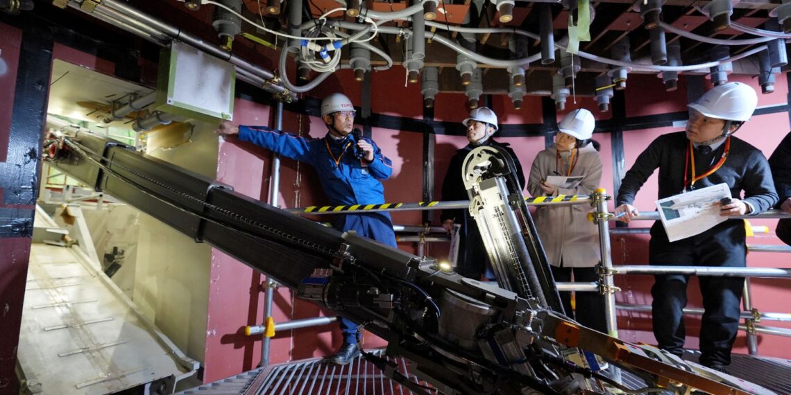 22 metrų robotinė ranka Fukušimoje: technologija kelia ir vilčių, ir klausimų