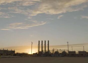 Milžiniškas JAV naftos sandoris: „Devon“ už 21,4 mlrd. perka konkurentę „Coterra“, rinka šokiruota