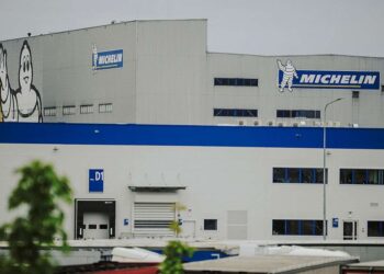 „Michelin“ žingsnis kelia klausimų: akcijų supirkimas krentant pardavimams