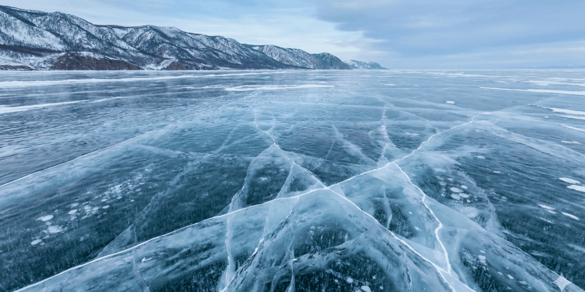 Tragedija Baikale: turistų autobusas įlūžo į ledą, išgyveno tik vienas žmogus