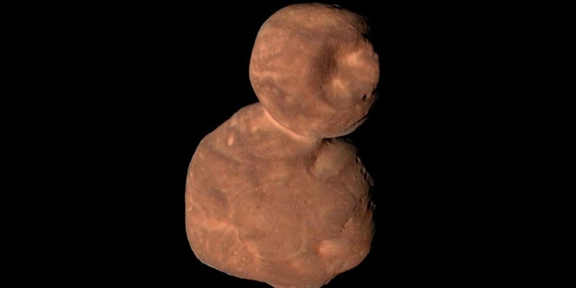 Mįslingi „sniego seniai“ Saulės sistemos pakraštyje: NASA paaiškino jų neįprastą formą