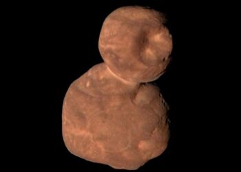 Mįslingi „sniego seniai“ Saulės sistemos pakraštyje: NASA paaiškino jų neįprastą formą