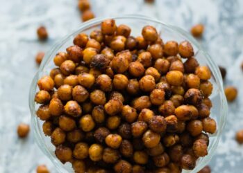 Mitai apie lieknėjimą griūva: dietologė atskleidė, kokie baltyminiai užkandžiai tirpdo riebalus