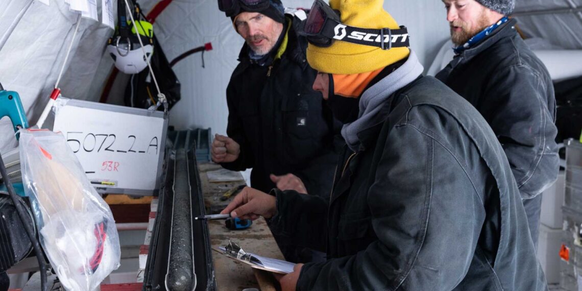 Antarktidoje – istorinis gręžinys: ilgiausias nuosėdų mėginys atskleidžia Žemės paslaptis