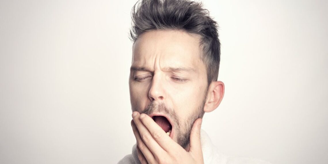 Kodėl negalite nustoti žiovauti? Mokslininkai įspėja apie poveikį smegenims