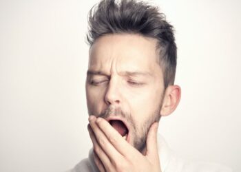 Kodėl negalite nustoti žiovauti? Mokslininkai įspėja apie poveikį smegenims