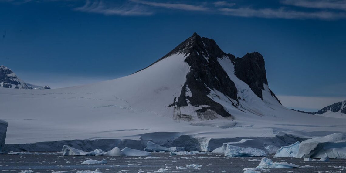 Mokslininkai atskleidė: milžiniška „gravitacijos skylė“ Antarktidoje slepia 50 mln. metų paslaptį