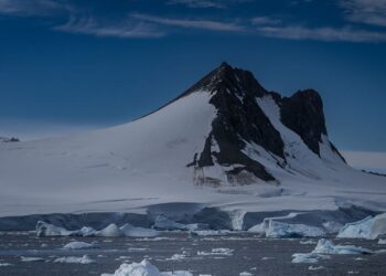 Mokslininkai atskleidė: milžiniška „gravitacijos skylė“ Antarktidoje slepia 50 mln. metų paslaptį