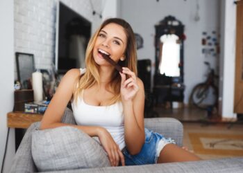 Mokslininkai atskleidė netikėtą juodojo šokolado poveikį: apie šį efektą beveik niekas nežino